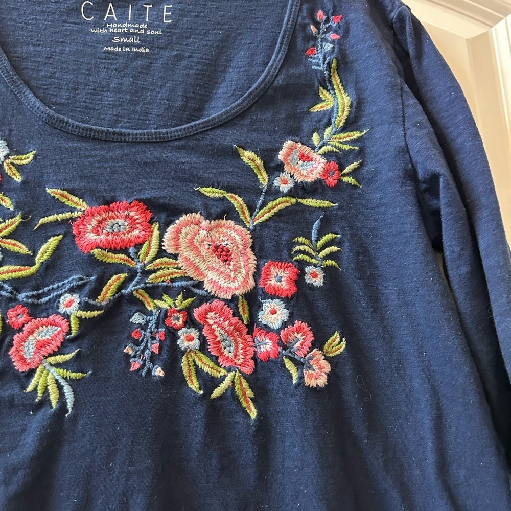 Caite embroidered scoop neck 3/4 sleeve cotton pullover. Boho. Floral. Garden. S - Picture 4 of 14